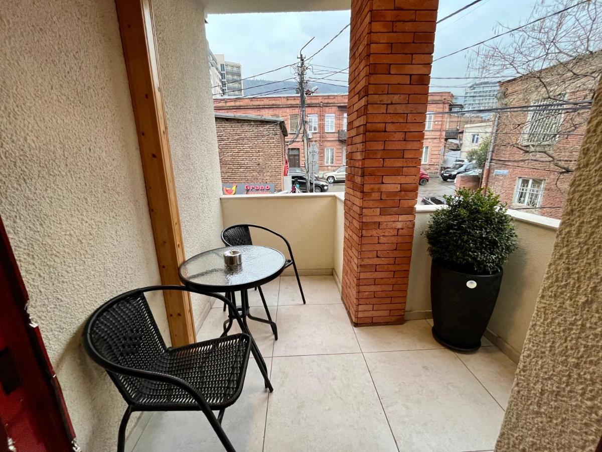 Hotel Well Inn Tiflis Exterior foto