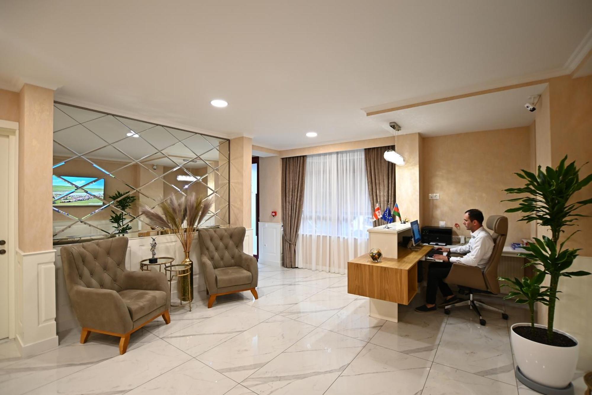 Hotel Well Inn Tiflis Exterior foto