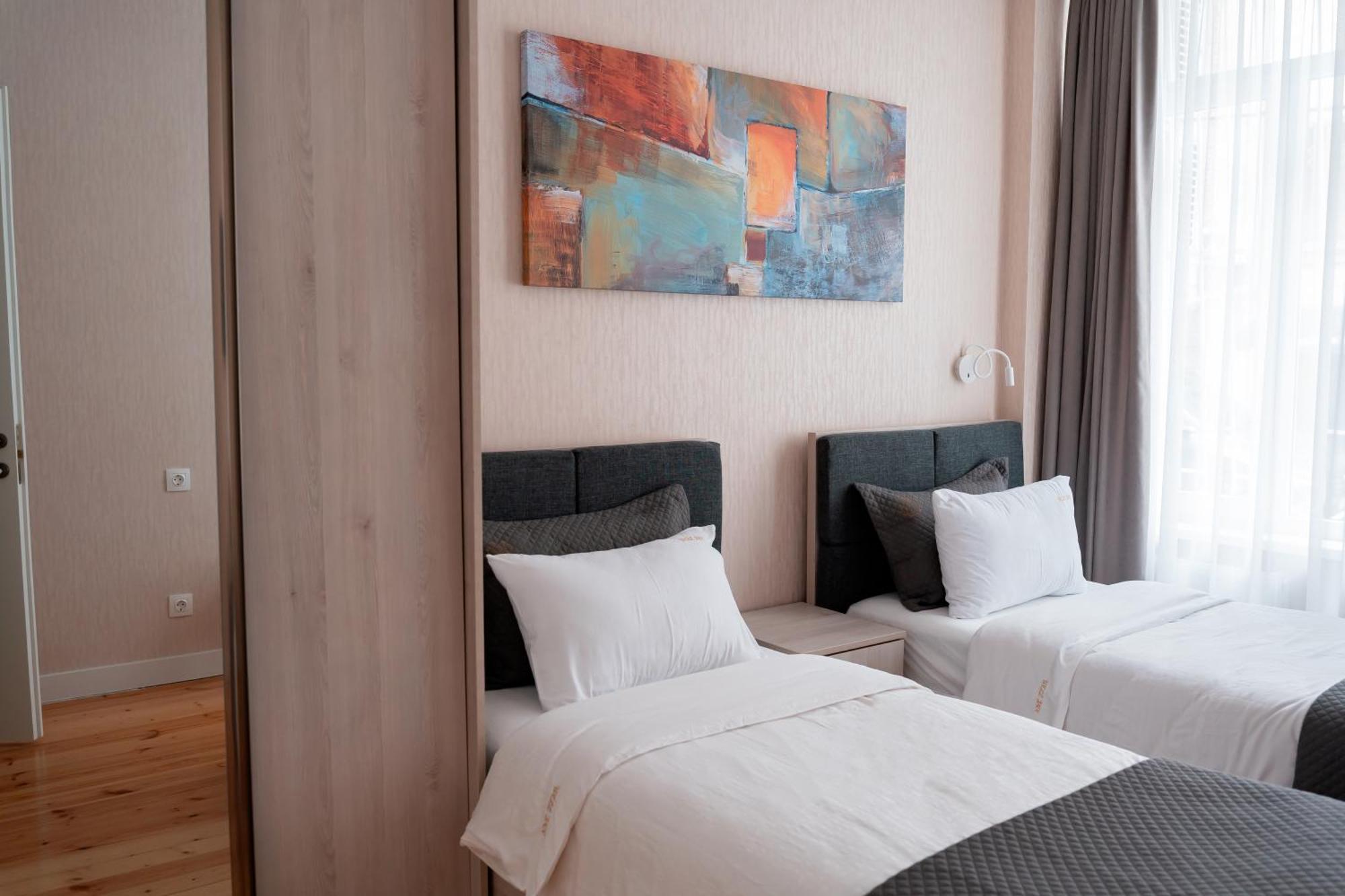 Hotel Well Inn Tiflis Exterior foto